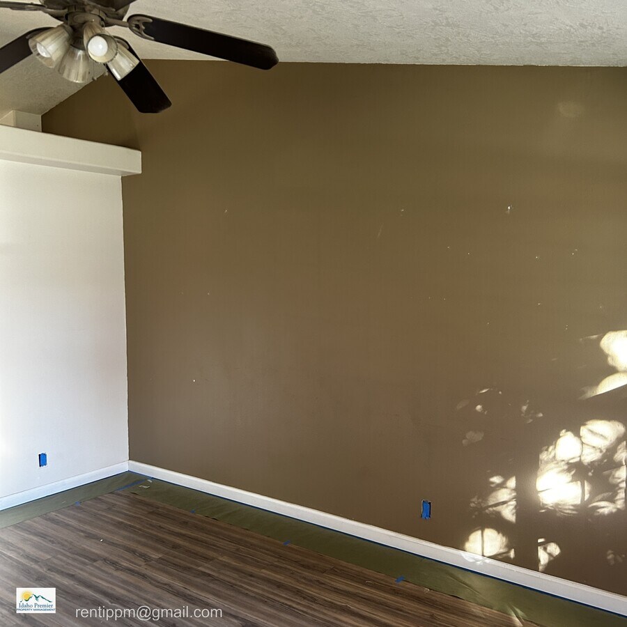 Photo - 1671 Klemmer Ave N