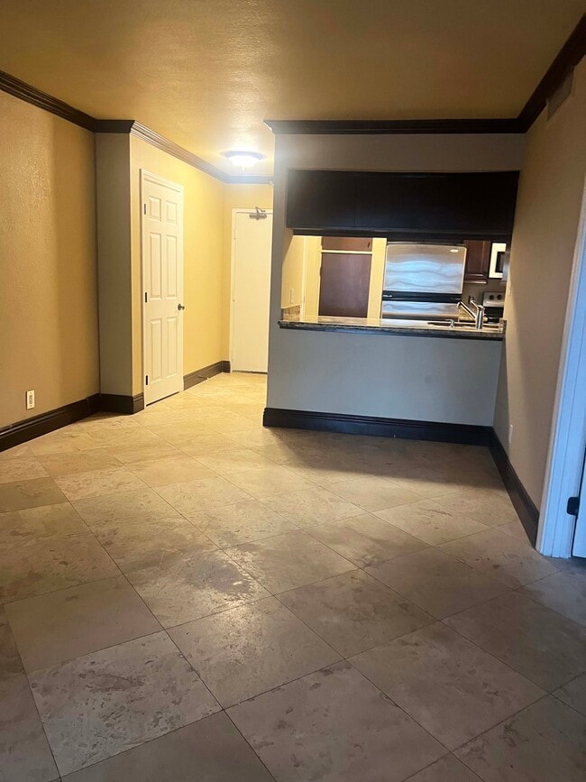 Building Photo - 205 E Harmon Ave Unit 110