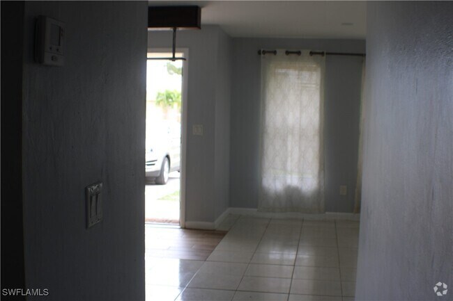 Building Photo - 933 SE 24th Ave Rental