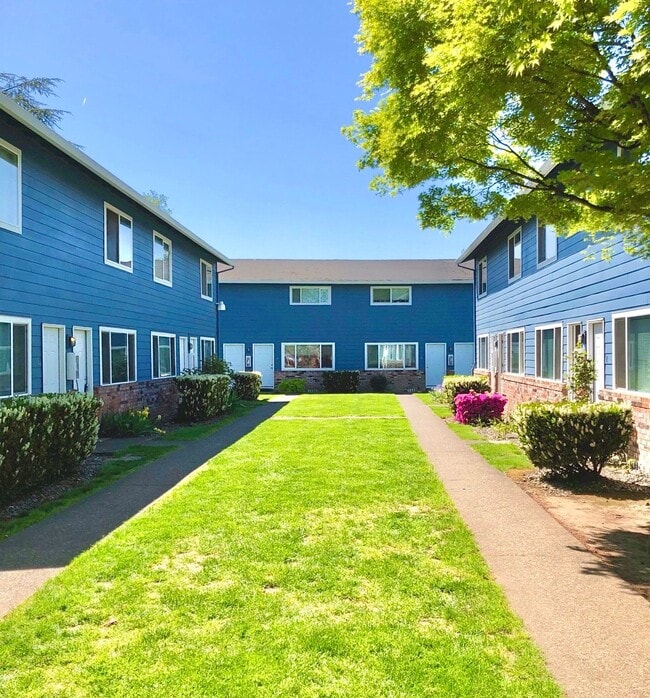 Building Photo - Quiet and Spacious 2 Bedroom, 1 Bath, Town... Rental