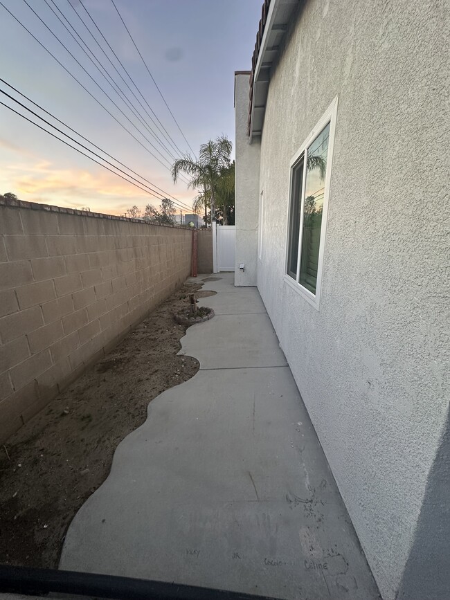 Photo - 491 W Carter St