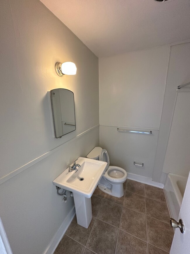 Photo - 101 E Mills St