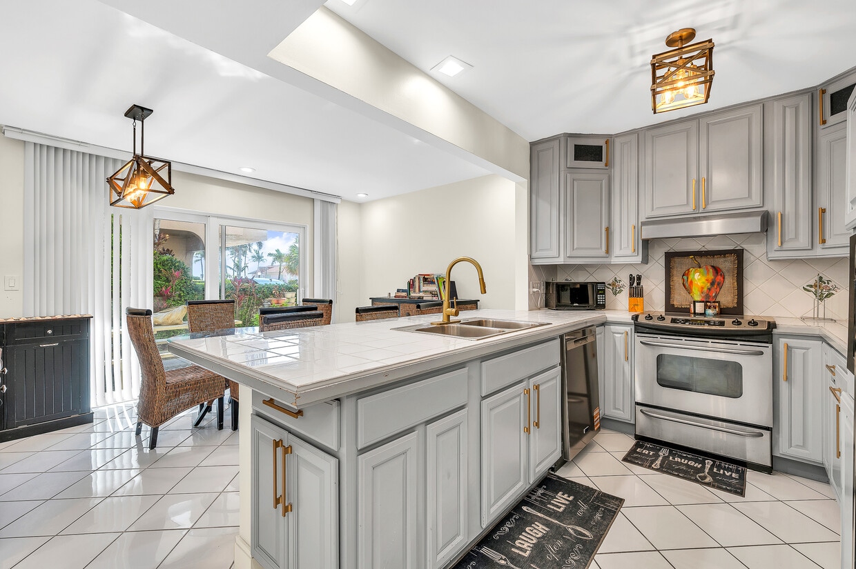 Photo - 584 SE 20th Ave (Deerfield Beach, FL)