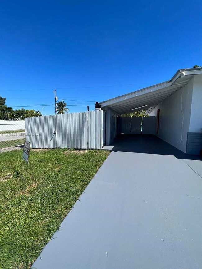 Photo - 17201 SW 117th Ct