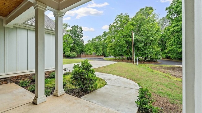 3 Donington Cir