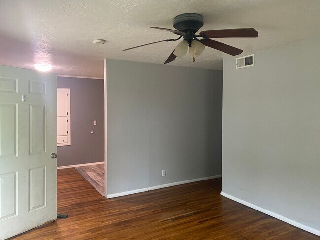 Photo - 600 SE Greystone Ave