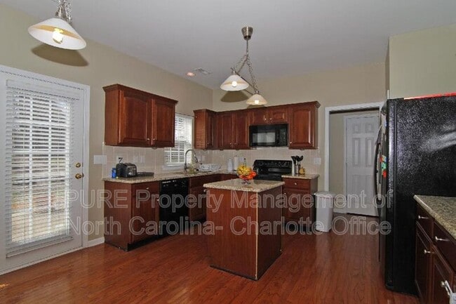 3904 Luthers Rock Ct