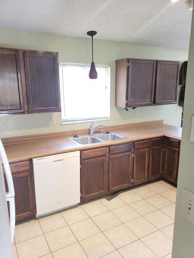 Photo - 2120 Heathercrest Dr