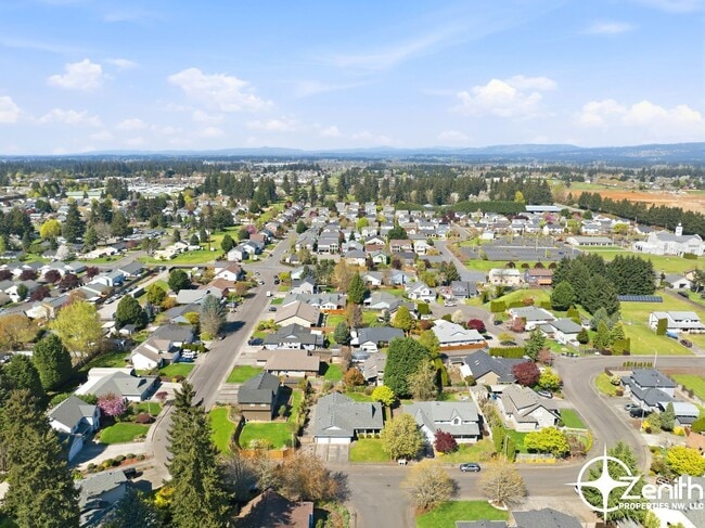 Photo - 16718 NE 7th St