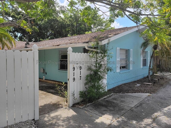 Photo - 917 Lake Palms Dr