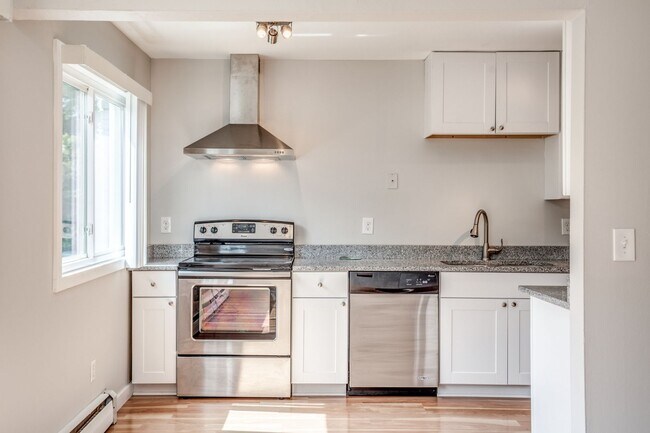 Photo - 732 Polk St NE