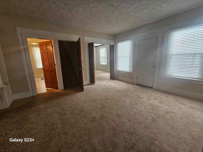 Photo - 547 E Main St