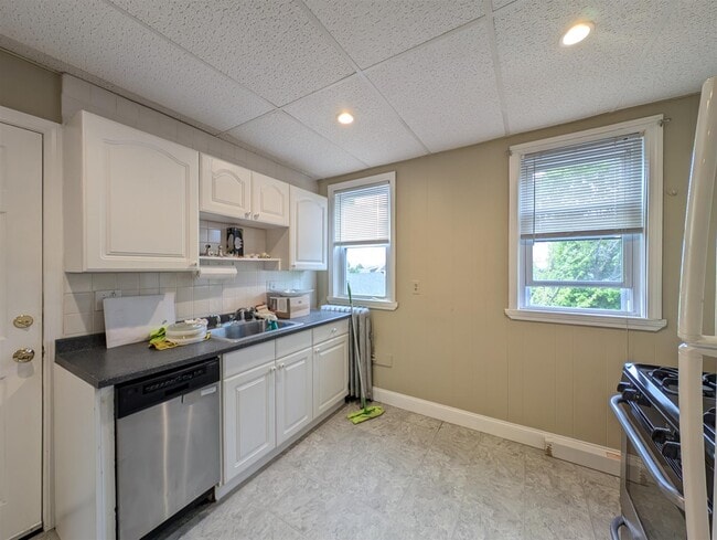 Photo - 16 Montgomery St Unit 3