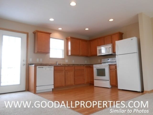 Photo - 2 Bedroom, 2.5 Bath Townhome in Urbandale with 2-Car Attached Garage