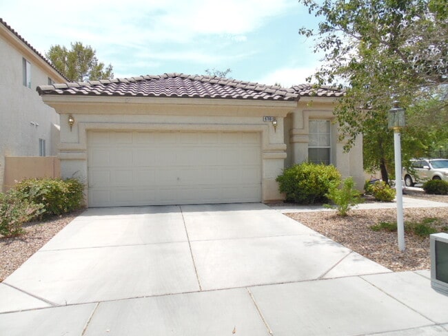 Building Photo - Single Story, 3 bedroom in Peccole Ranch!
