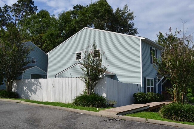Photo - 697 Timberwood Cir E