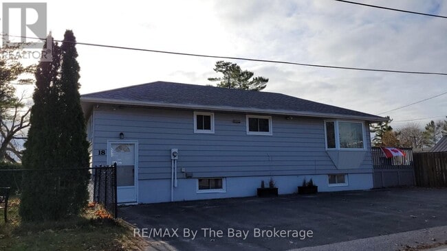 Photo - 18 16th St S