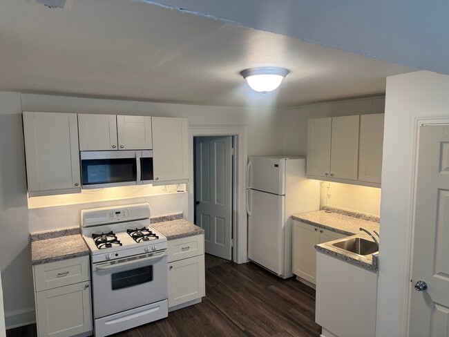 Building Photo - 811 47th St Unit 2