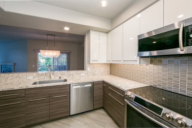 Photo - 880 Meridian Bay Ln