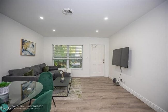 Building Photo - 19 NE 16th St Unit 1 Rental