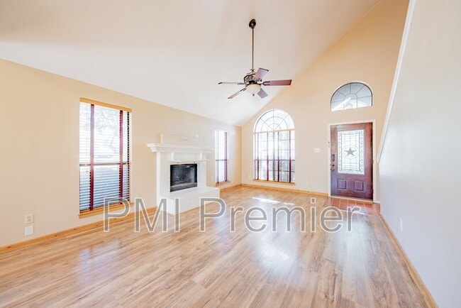 Photo - 471 Caviness Dr