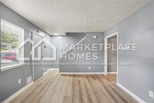 Photo - 956 Windwood Ct