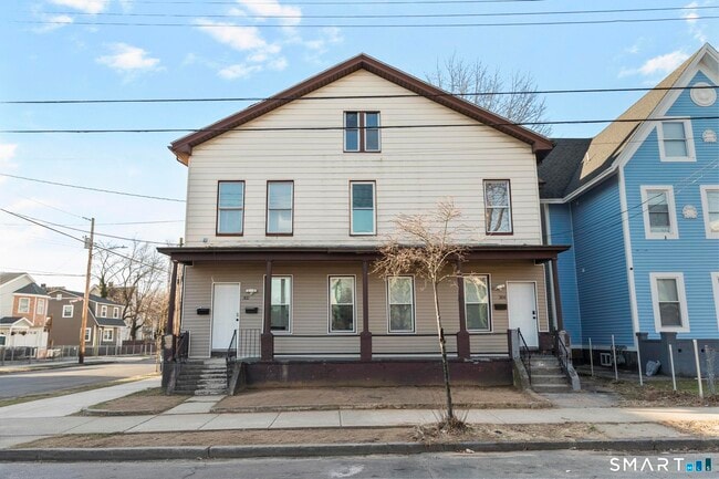 Building Photo - 302 Exchange St Unit 2