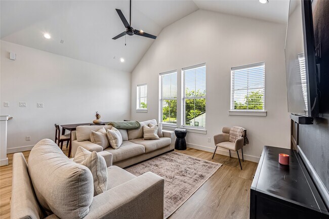 Photo - 1508 Ryon St