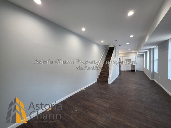 Photo - 2920 E Madison St