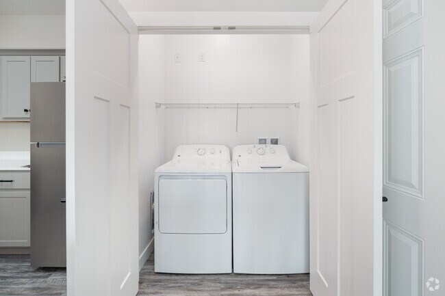 2BR, 2BA - 1,240SF - Vaulted - Laundry