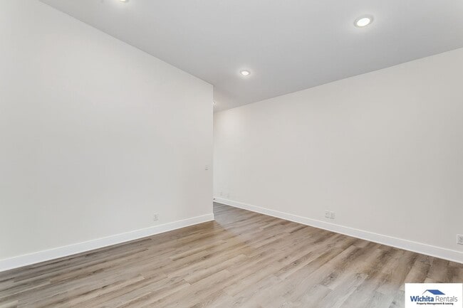 Photo - 3 bed, 2 bath duplex SE Wichita