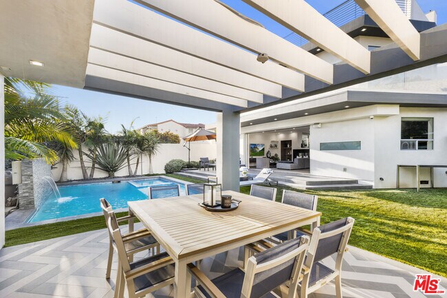 Photo - 6410 Lindenhurst Ave