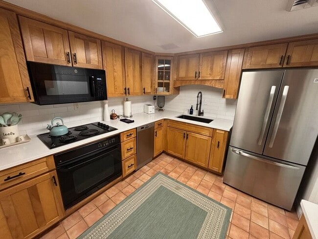 Building Photo - 14 Lockwood Dr