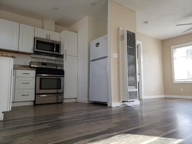 Building Photo - 219 W 7th St Unit 722