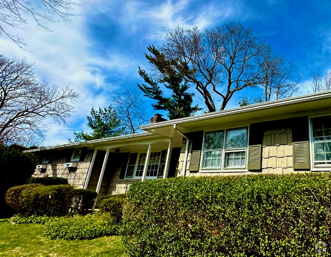 Building Photo - 3 Huyler Rd Rental