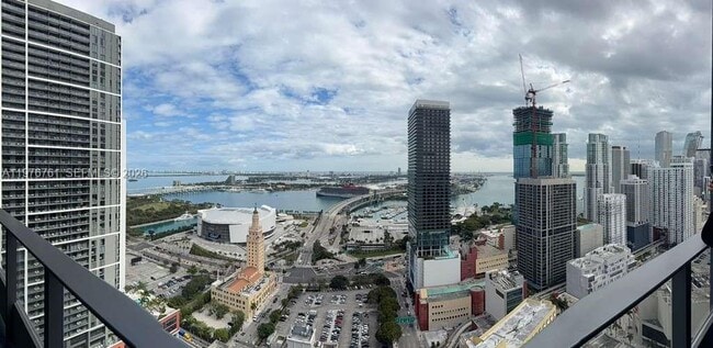 Building Photo - 121 NE 5th St Unit 2811