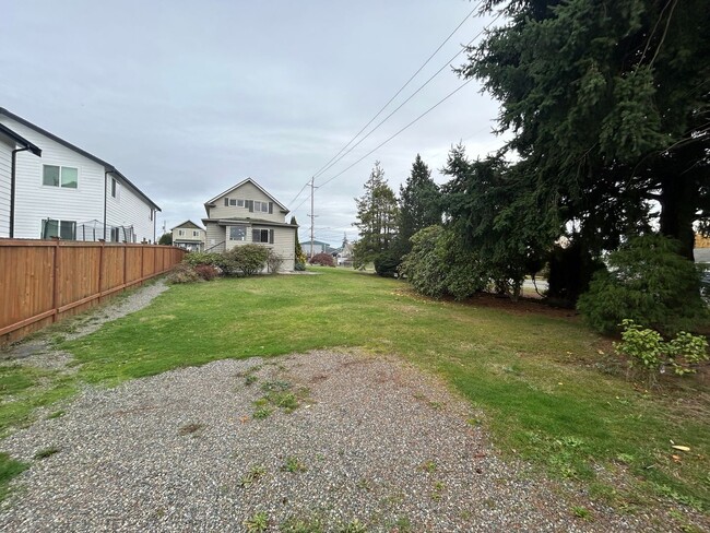Photo - Great 3 bedroom 1.75 bath House in Tacoma with large backyard!