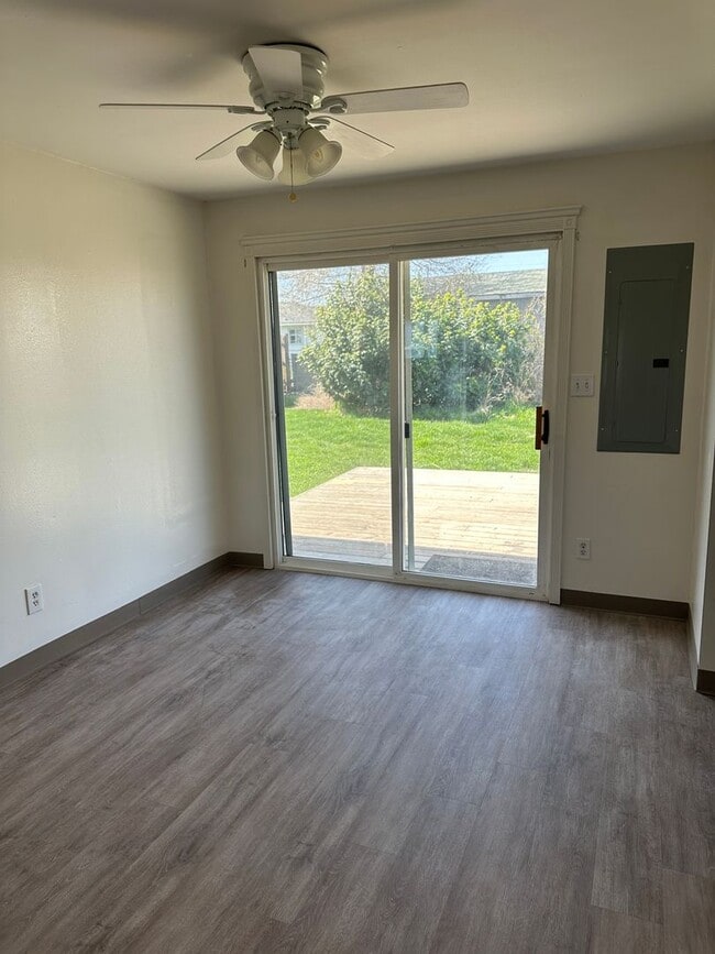 Photo - 3 Bedroom 1.5 Bathroom Home WSG Included!