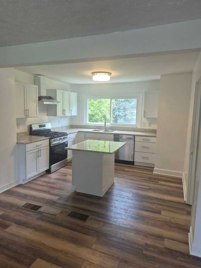 Photo - 3860 Oakleigh Ave