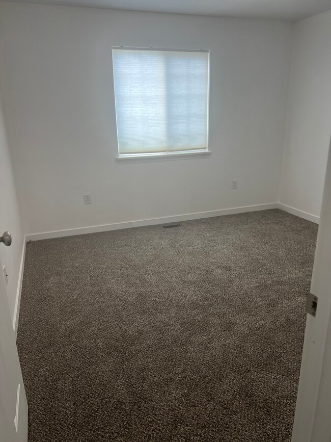 2do dormitorio - 806 N White Barn Rd