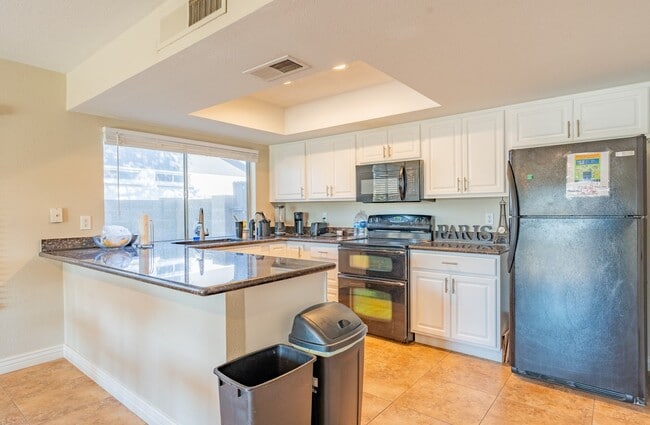 Photo - 2105 N Los Altos Dr