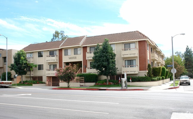 Photo - 14658 Magnolia Blvd