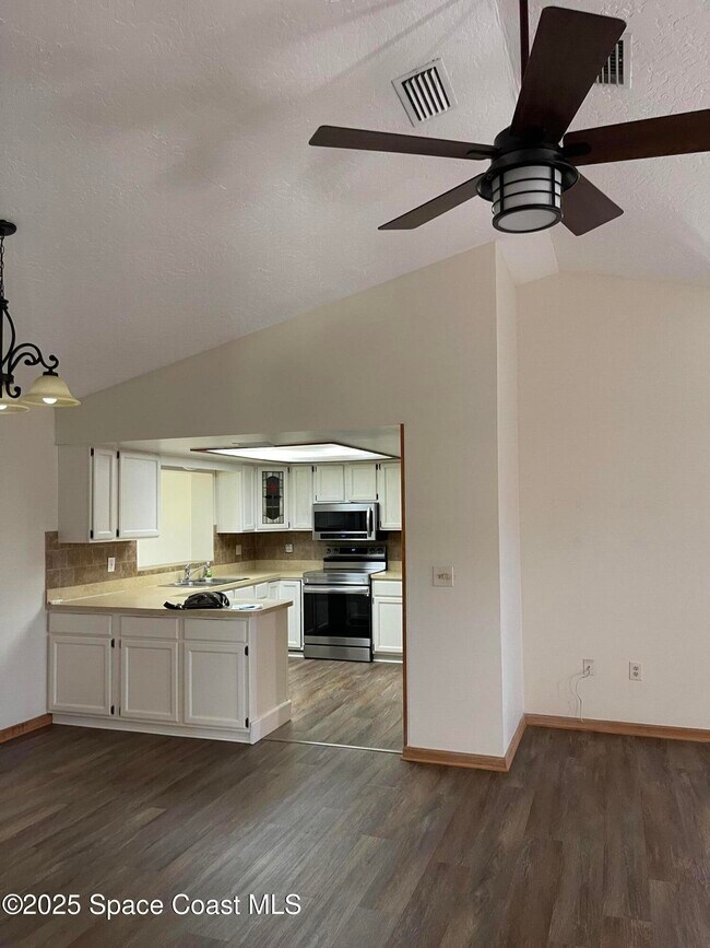 Photo - 363 Emerson Dr NW