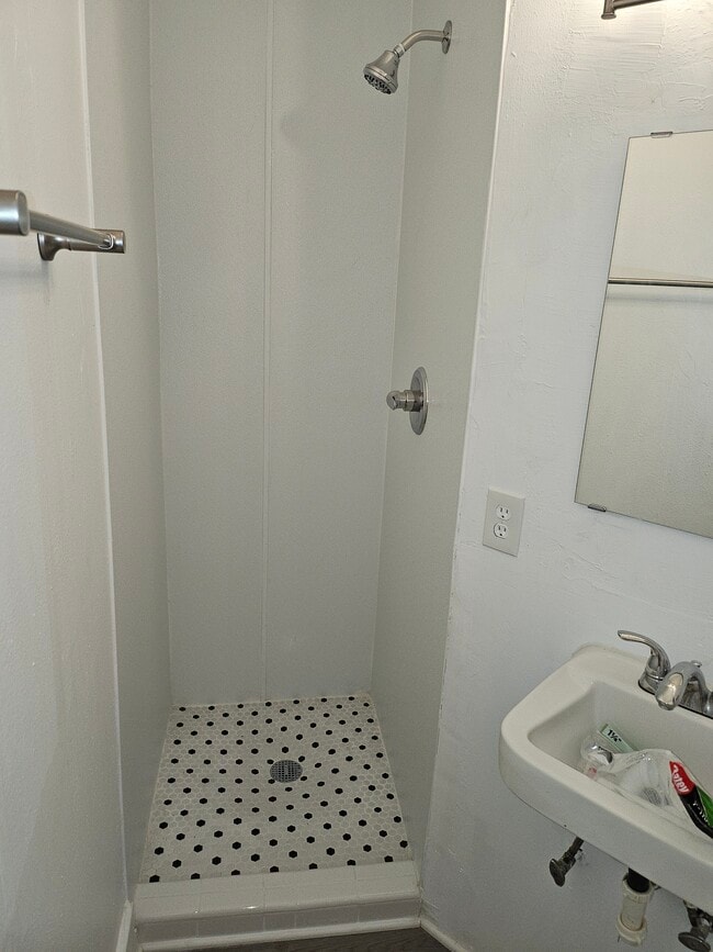 Photo - 719 Chelsea Blvd Unit 3