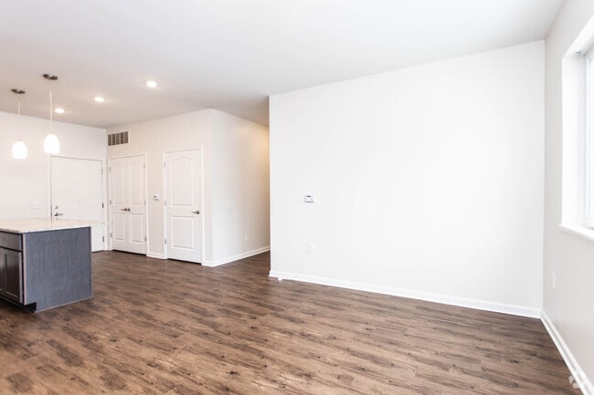 2BR, 1BA - 900 SF - Trolley Park