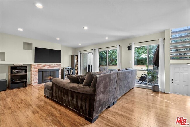 Photo - 5267 Coldwater Canyon Ave