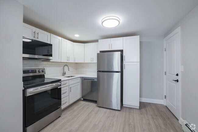 2BR, 1BA - 676SF - Kitchen