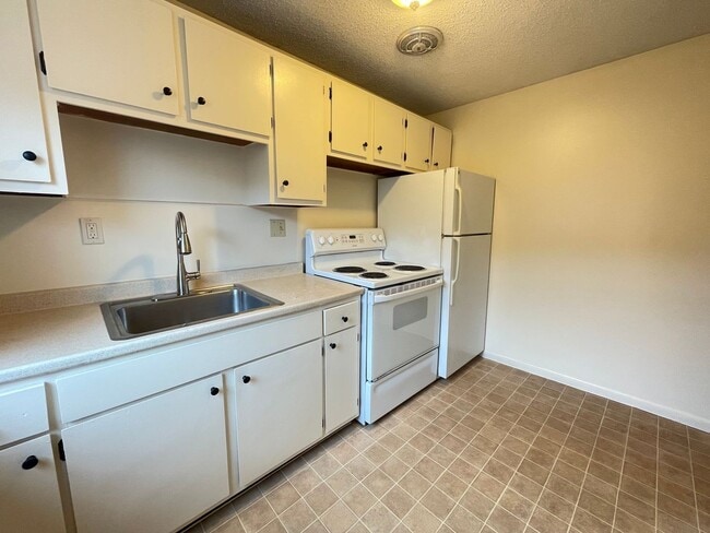 Photo - 183 Loudon Rd Unit Apt 5