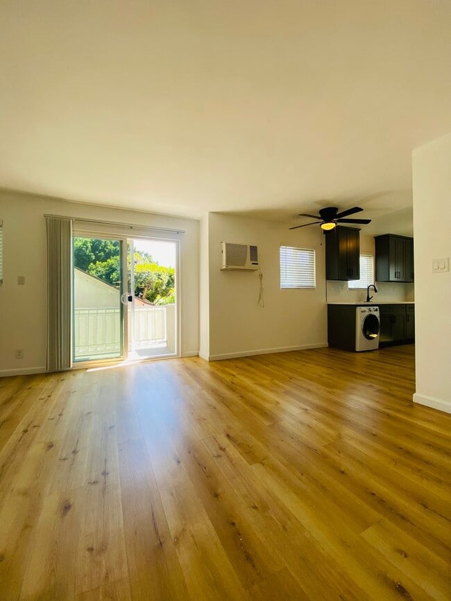 Photo - 6556 Lamirada Ave