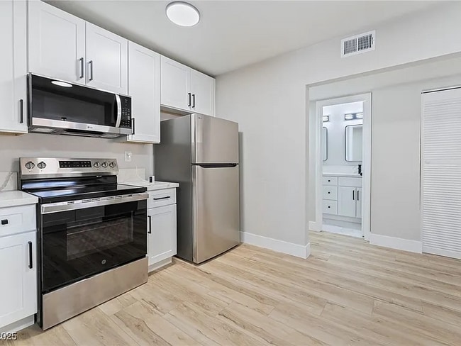 Photo - 2221 Ellis St Unit B